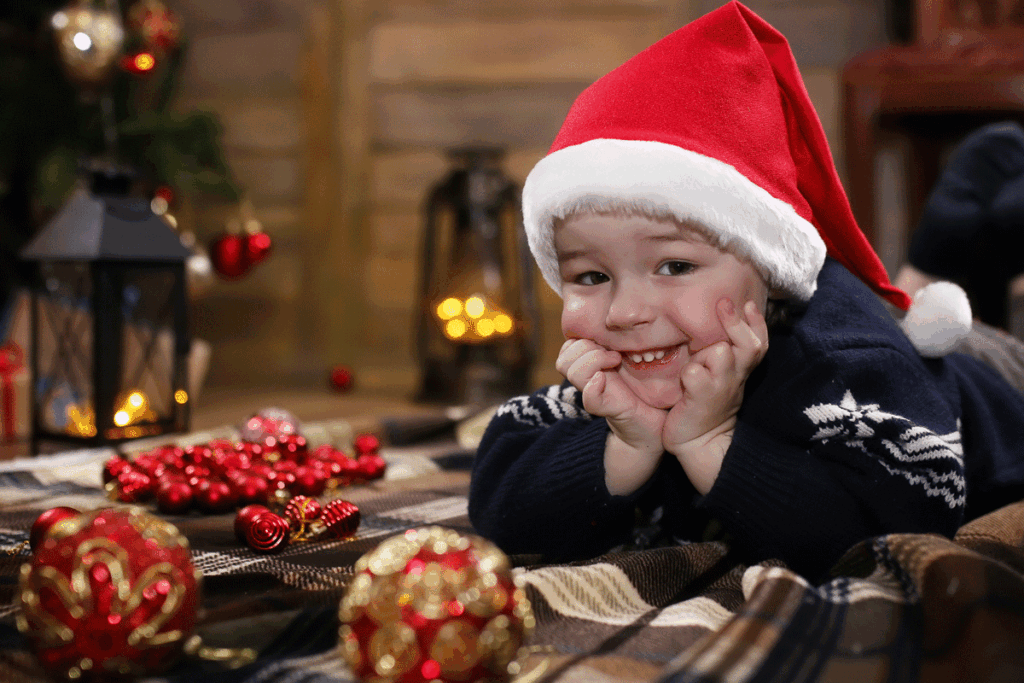 Feestelijke kinderkleding voor het kerstdiner